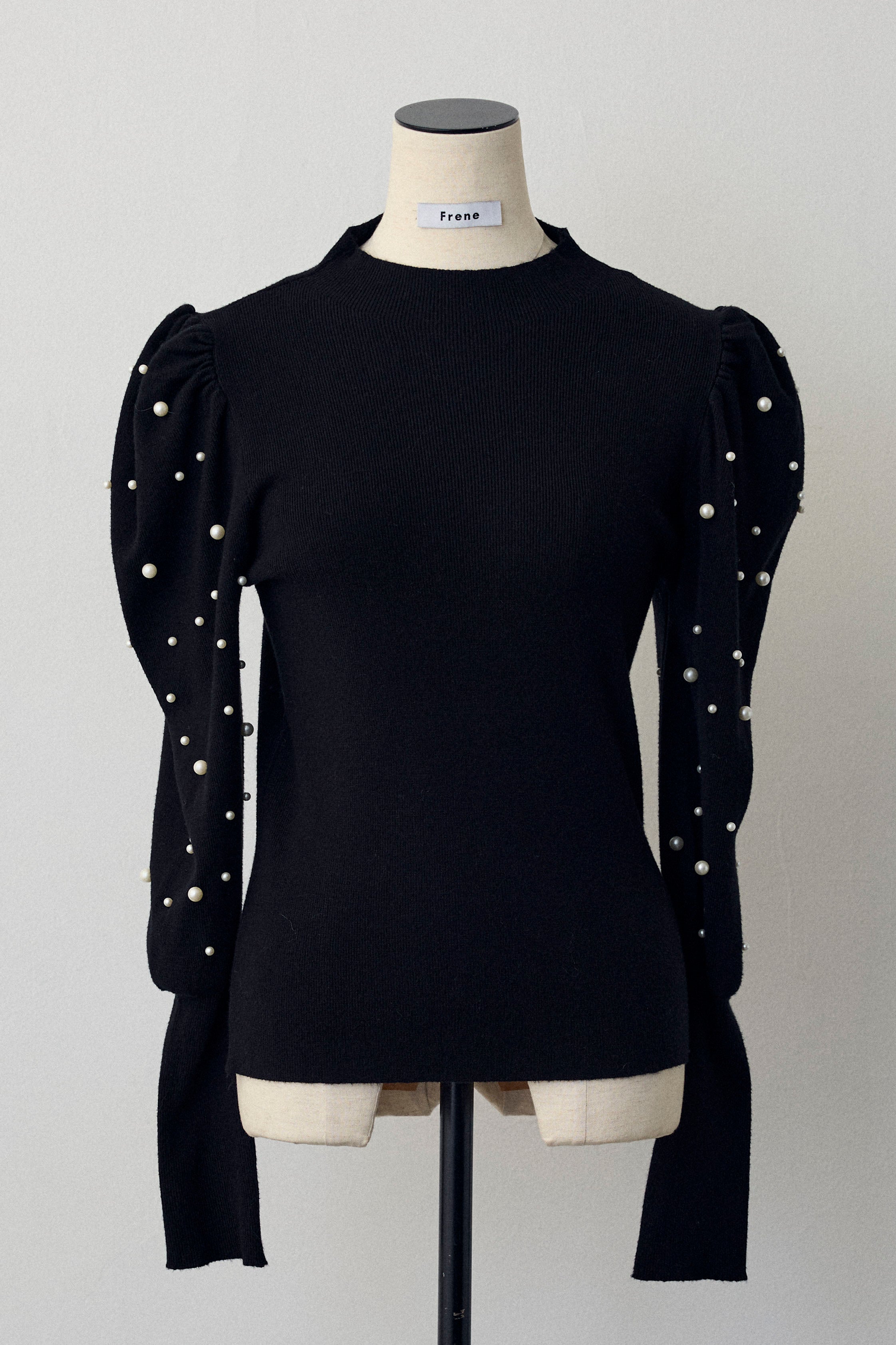 Rene パール付きパフスリーブ黒トップス 36 Rene パール付き