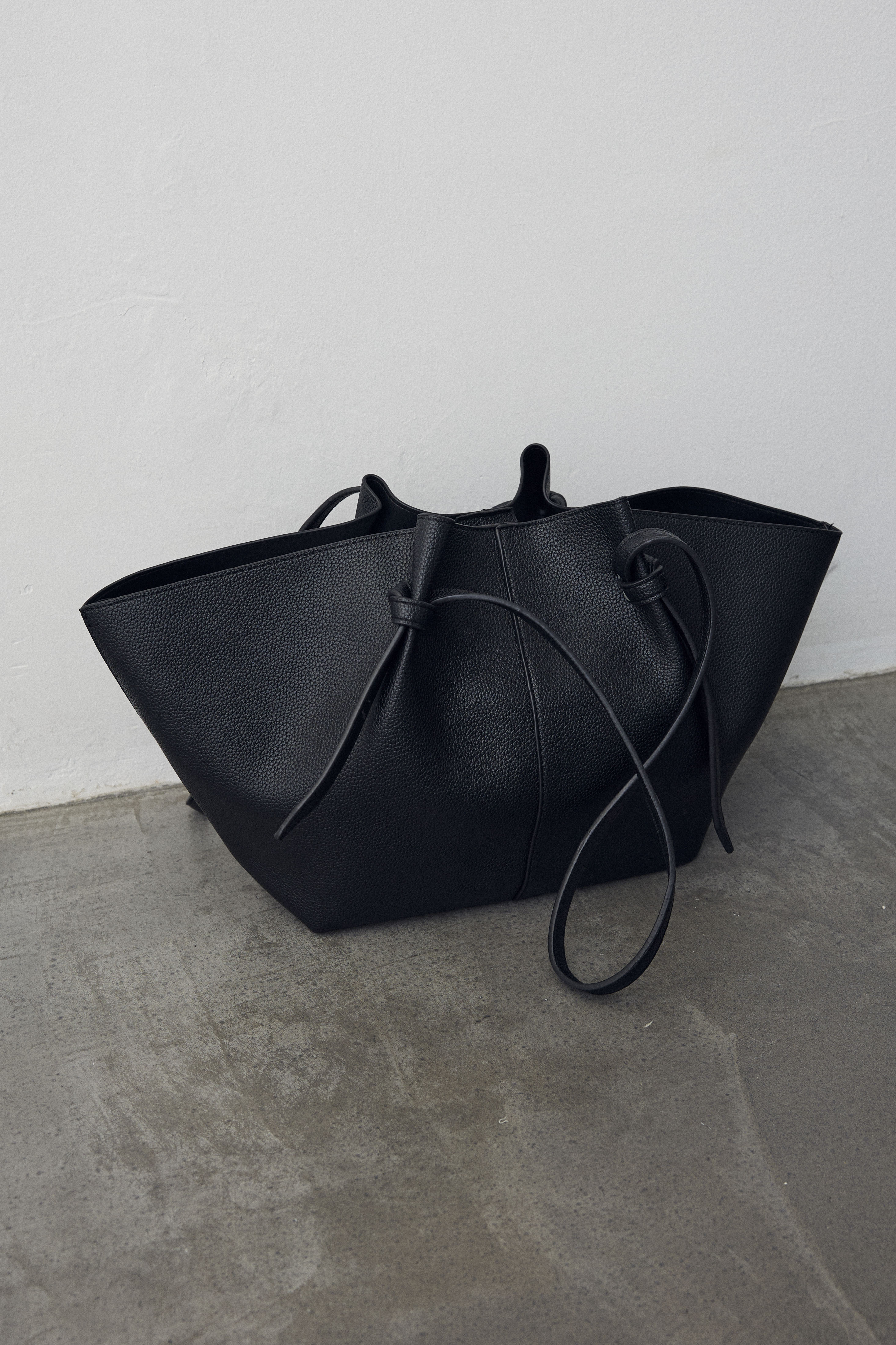 予約]レザーライクアークライントート – Frene