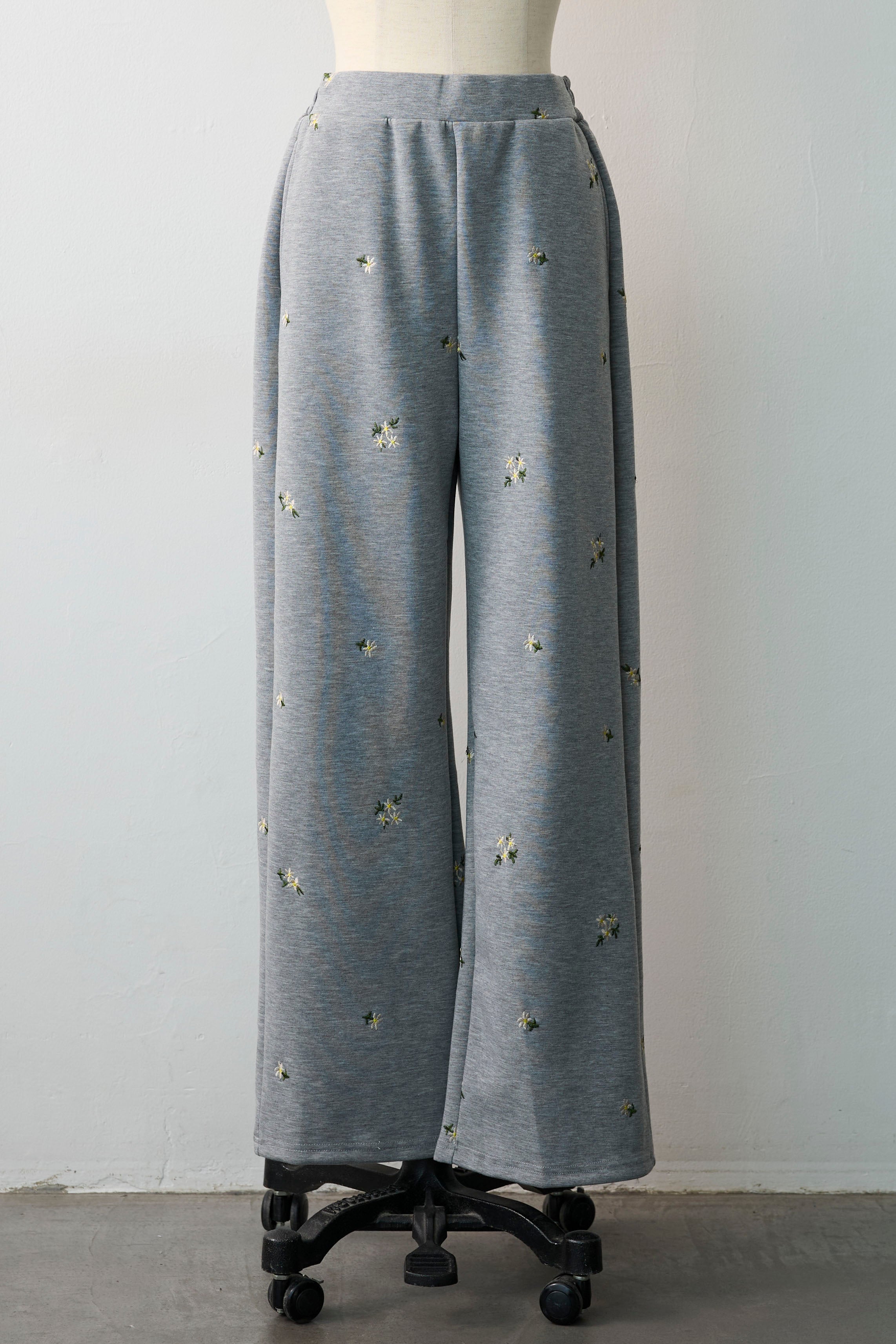予約]フラワー刺繍ストレートポンチパンツ – Frene