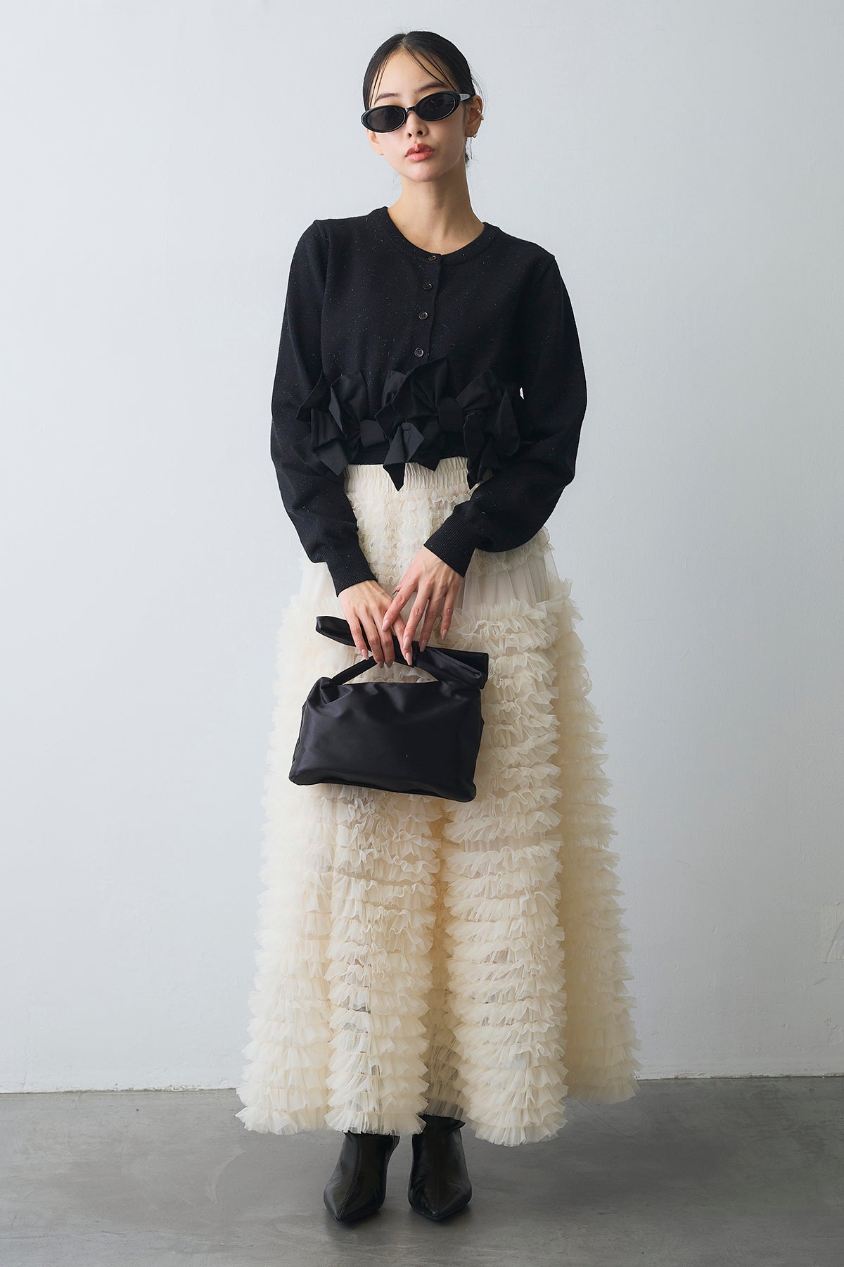 予約]ヘムリボンデザインショートカーデ – Frene