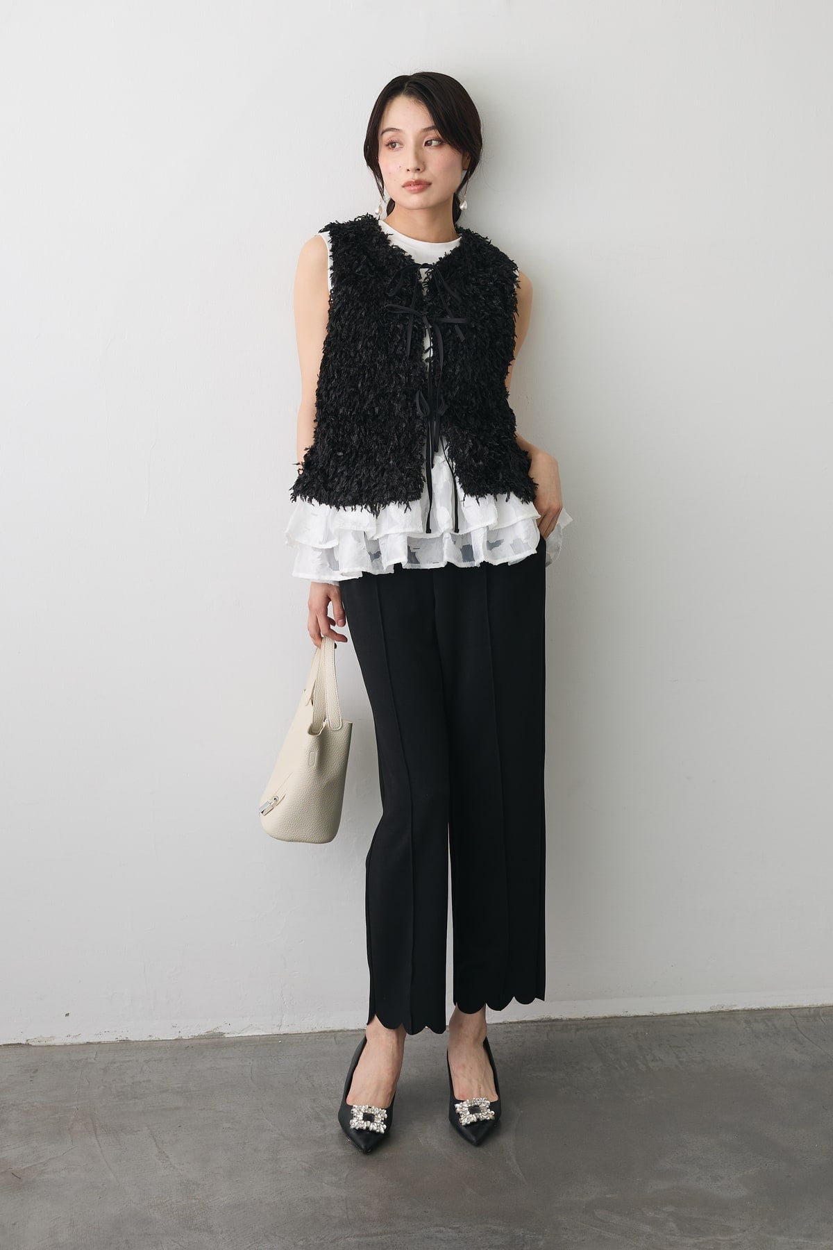 シャギーフレンチスリーブトップス　ブラック　frene 予約]フロントリボンテープシャギートップス – Frene