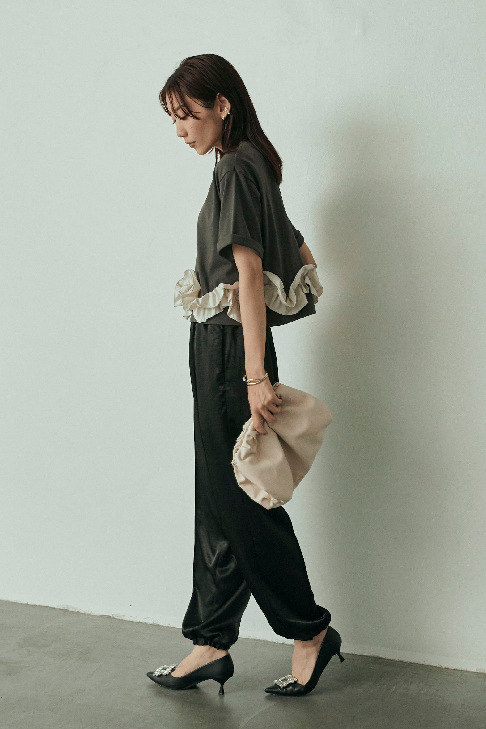 予約]タフタフリルヘムドッキングTシャツ – Frene