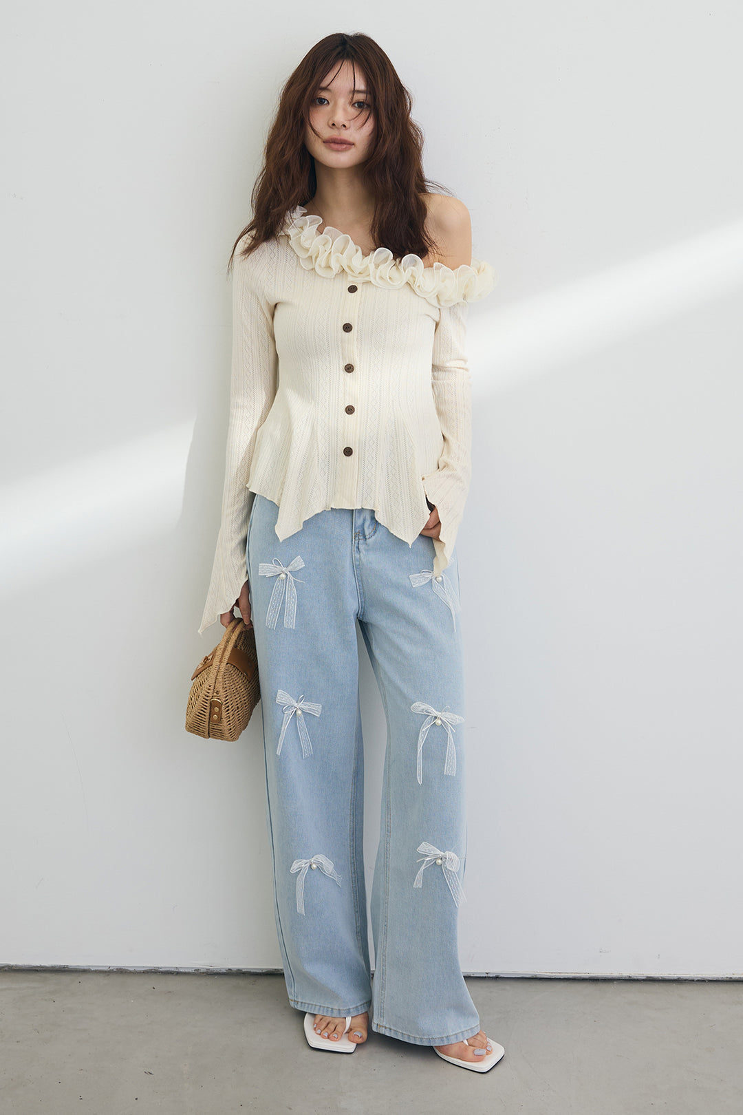 [予約/SET]フリルモチーフアシメオフショルフレアトップス+メニーリボン美ラインデニムパンツ(2set)