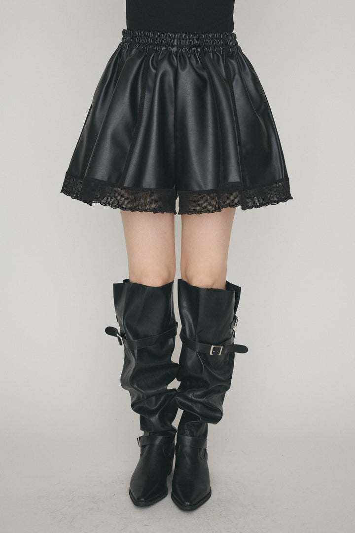 [予約]レザーライクフレアショートパンツ