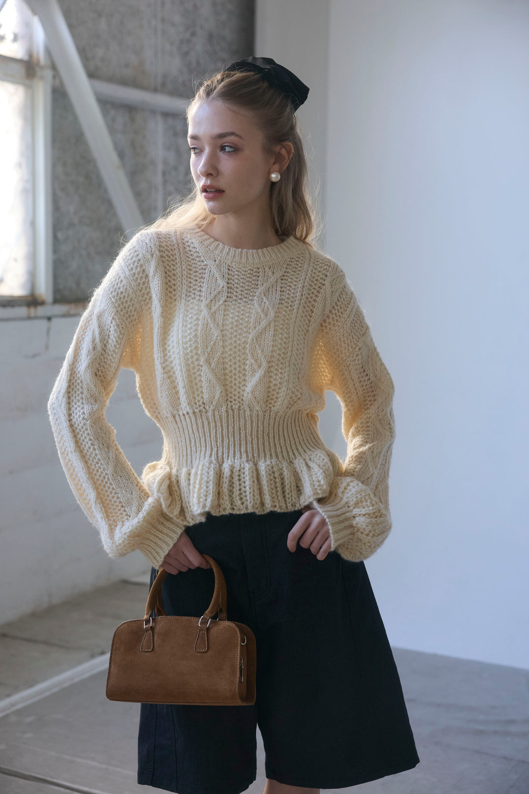 [予約]ケーブル編ミニペプラムニット