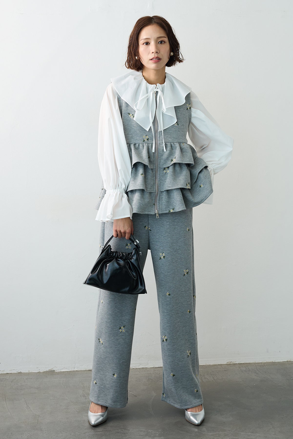 予約/SET]エアリーフリルフレアカフスブラウス+フラワー刺繍ティアード