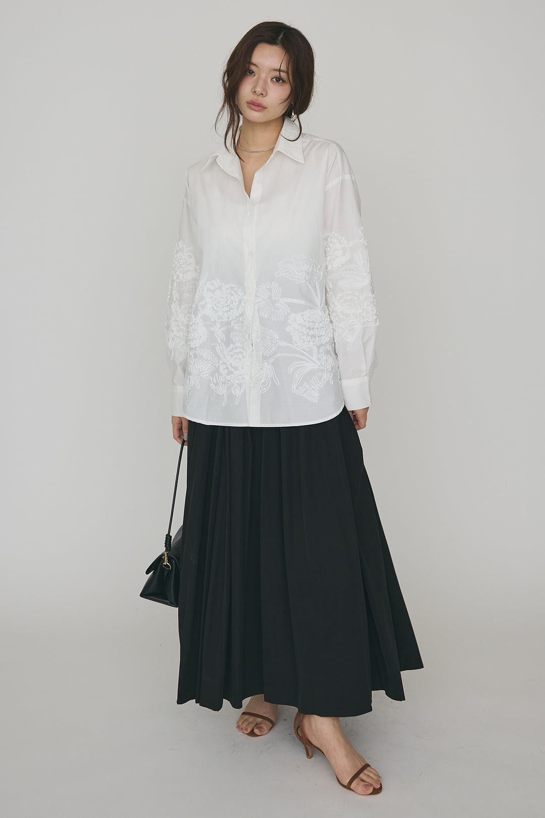 [予約/SET]フラワー刺繍モチーフオーバーシャツ+ギャザーフレア綿タッチスカート(2set)