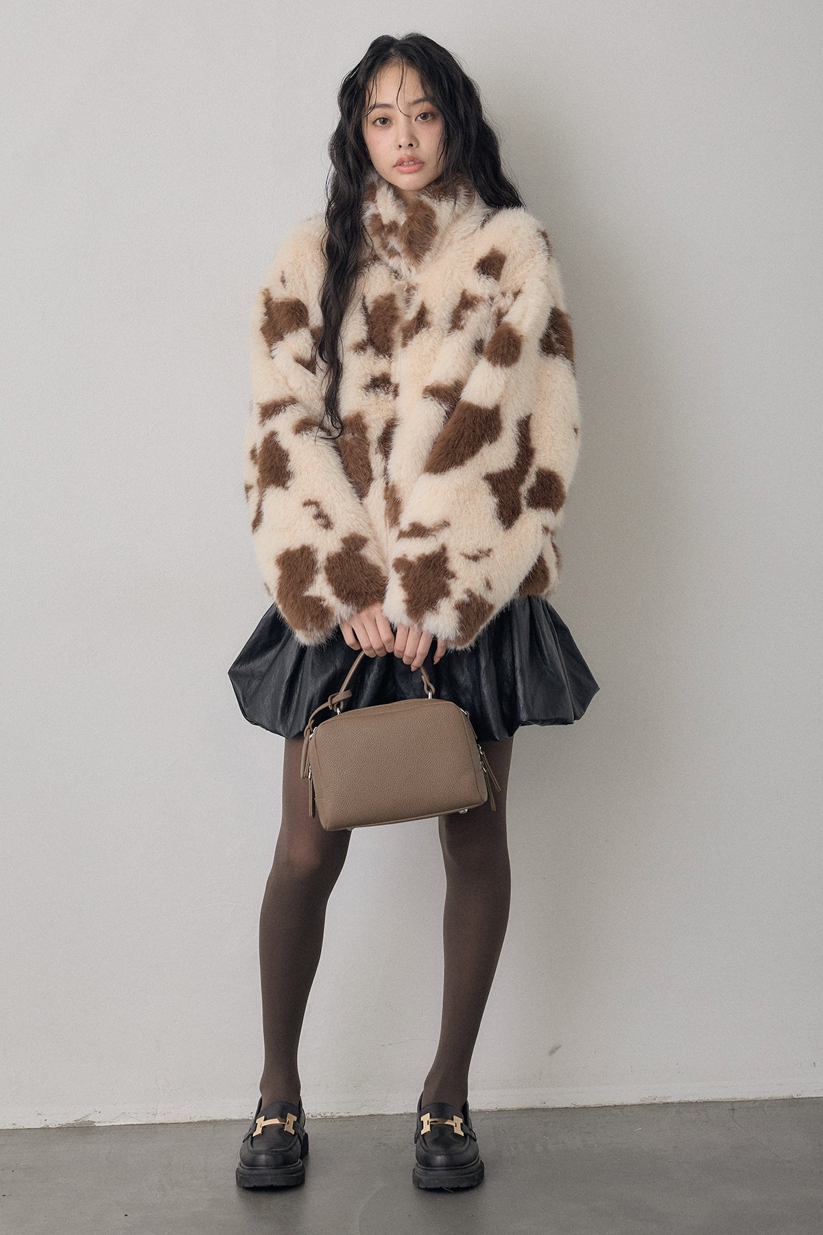 予約/SET]COW柄スタンドファーライクコート+フェイクレザーティアード