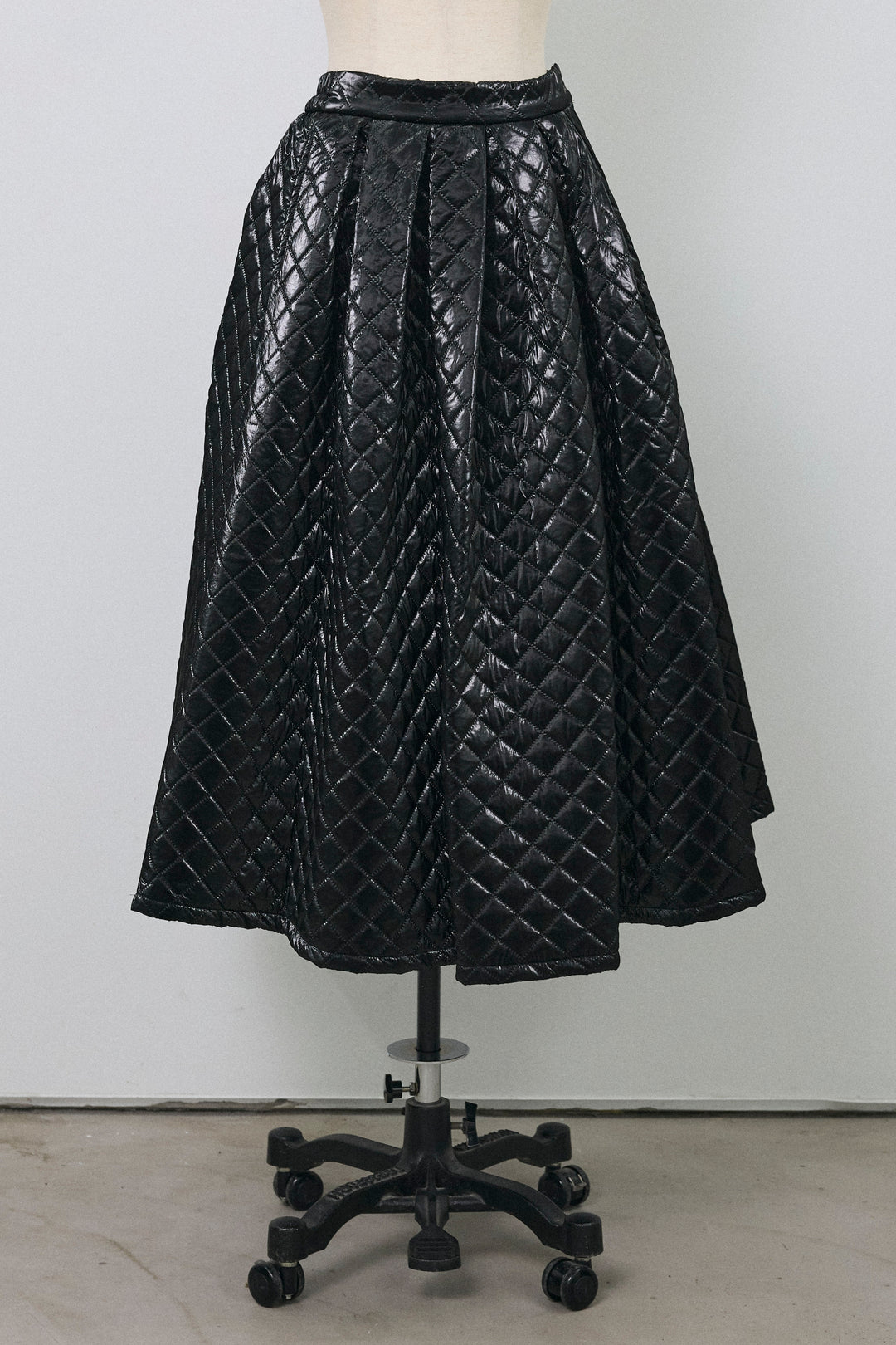 [予約]メタリックキルティングフレアスカート