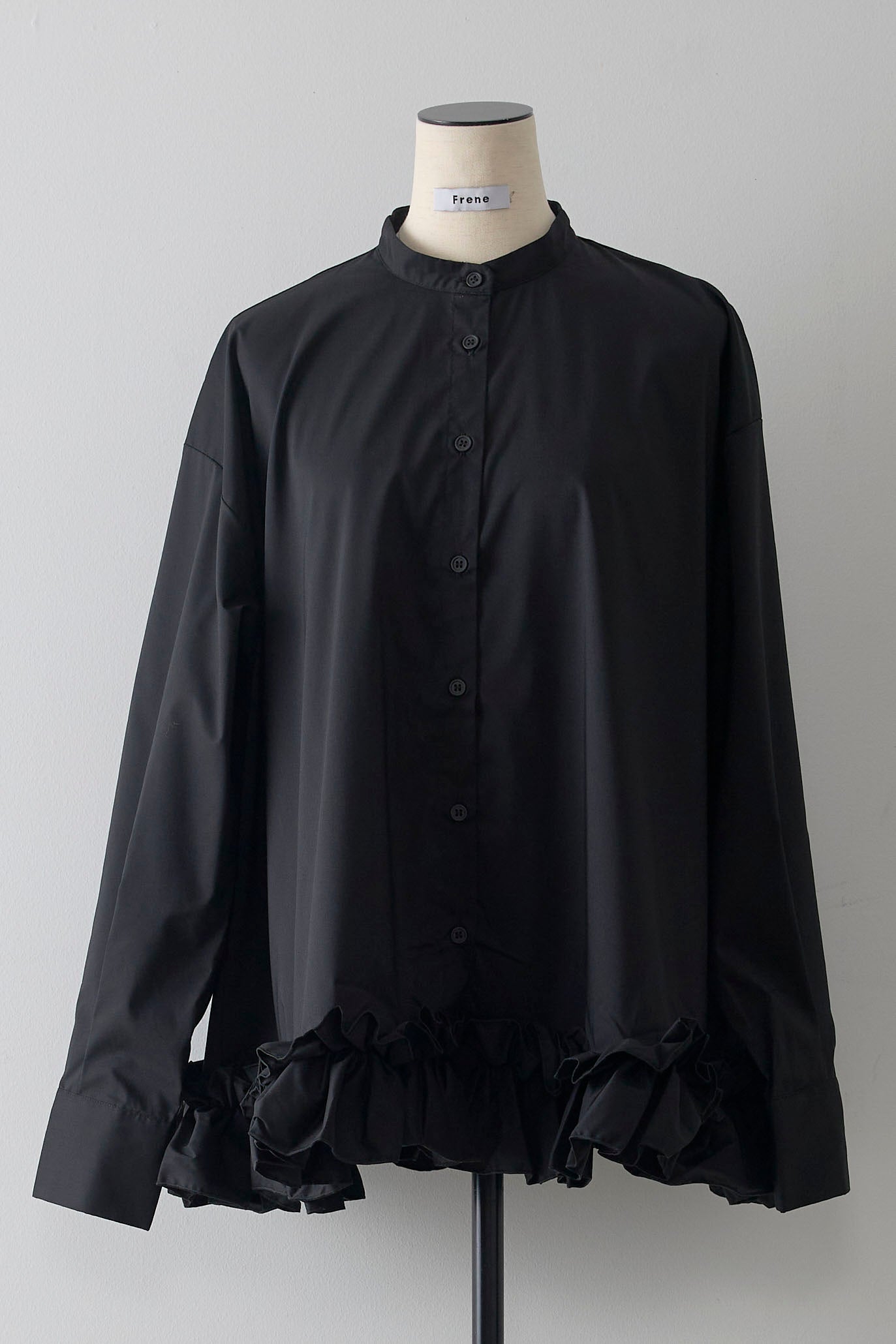 予約]フリルヘムノーカラーブラウス – Frene