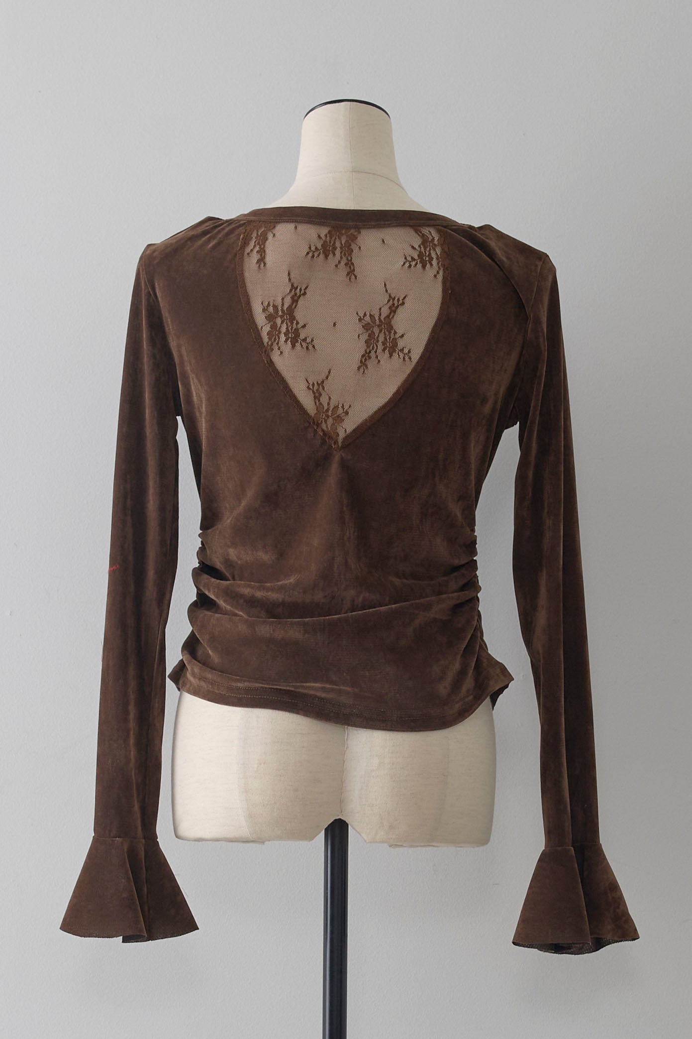 予約]バックレースベロアトップス – Frene