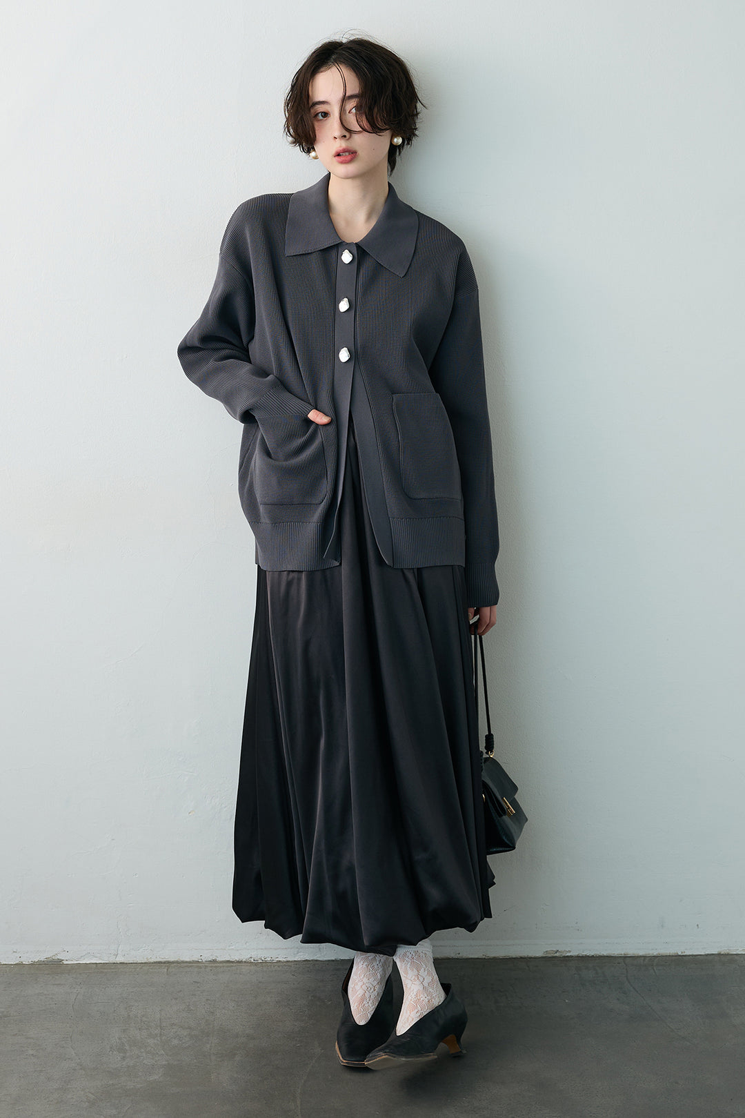 [予約/SET]メタルボタン襟付きニットカーディガン+サテンシャイニーバルーンスカート(2set)