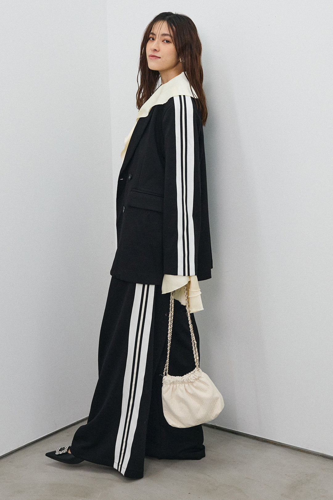 [予約/SET]サテンフリルベルスリーブブラウス+サイドラインマニッシュセットアップ(2set)