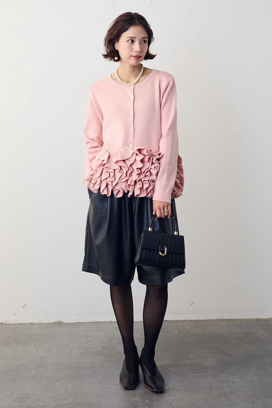 [予約/SET]フリルホイップニットカーディガン+レザーライクハーフパンツ(2set)