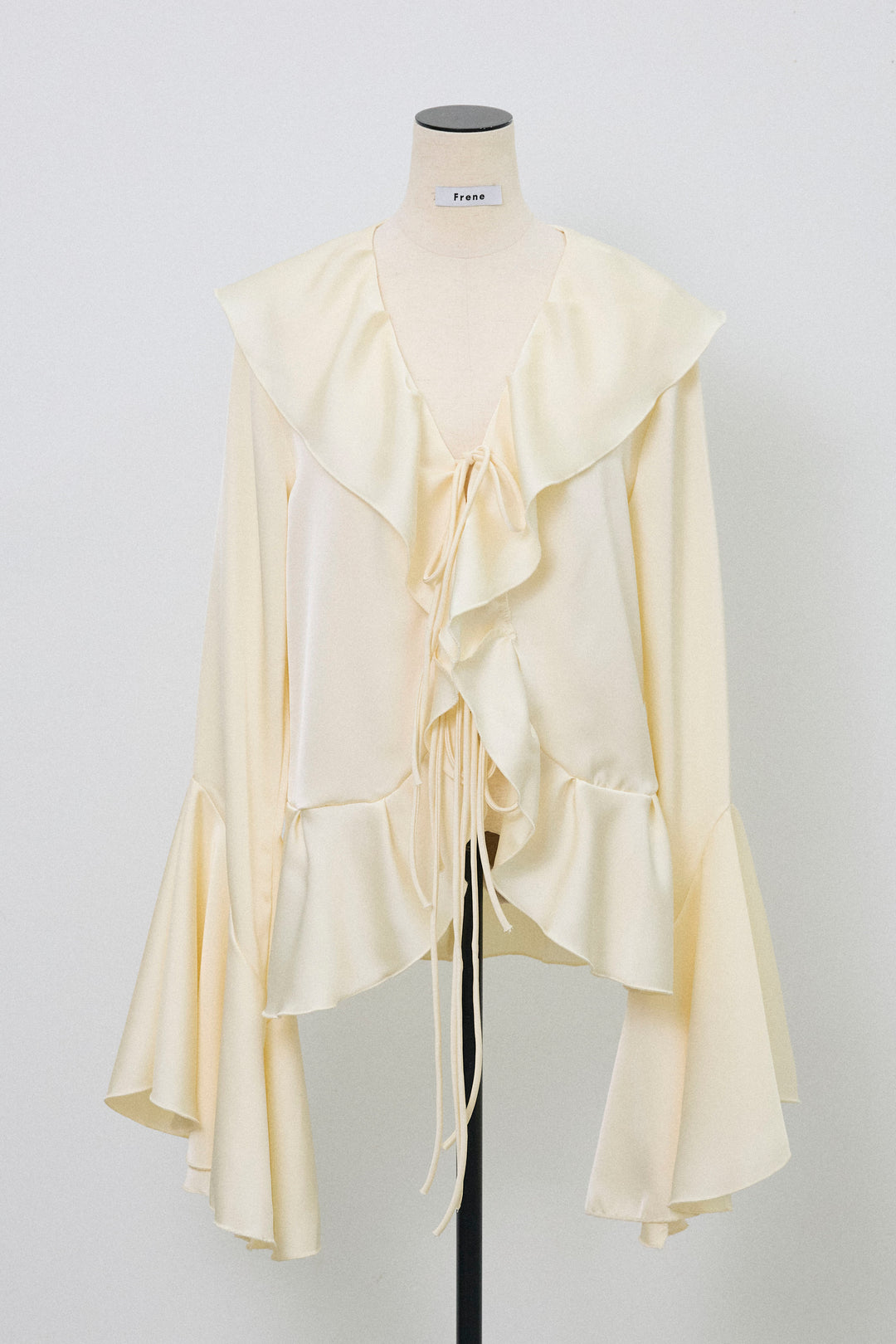 [予約]サテンフリルベルスリーブブラウス