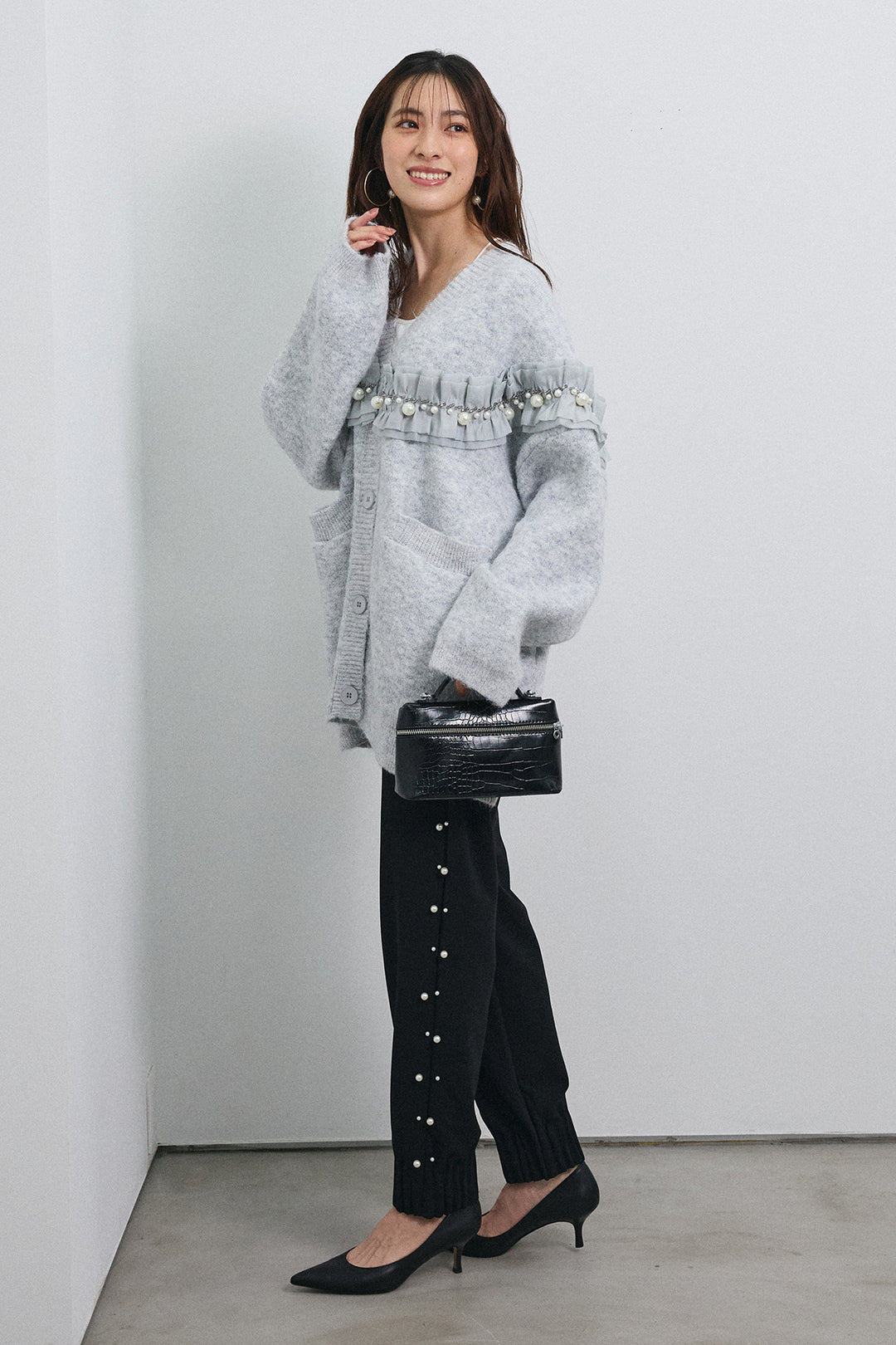 [予約/SET]フリルパールドッキングニットコーディガン+サイドパール裾タックジョガーパンツ(2set)