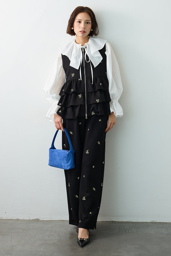[予約/SET]エアリーフリルフレアカフスブラウス+フラワー刺繍ティアードポンチベスト+フラワー刺繍ストレートポンチパンツ(3set)
