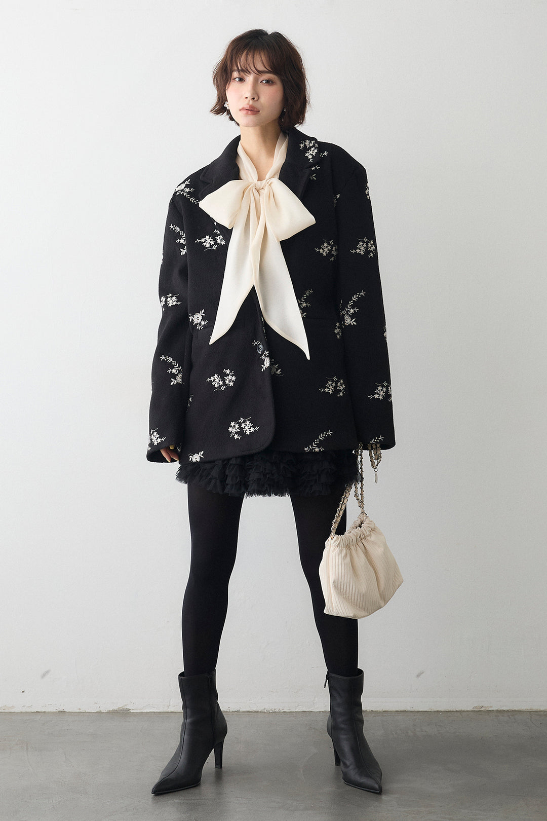 [予約/SET]前後2wayリボンシアーブラウス+フラワーエンブロイダリーモッサジャケット+ホイップチュールミニ丈スカート(3set)