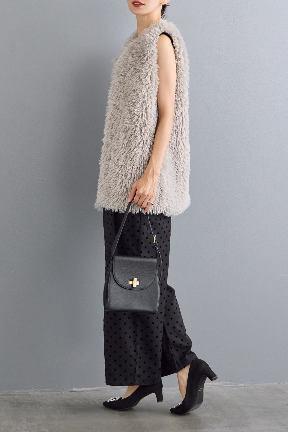 春コーデ❣️フラワーボタンスカラップボンディングコート アウター 黒 Frene Coat – Frene