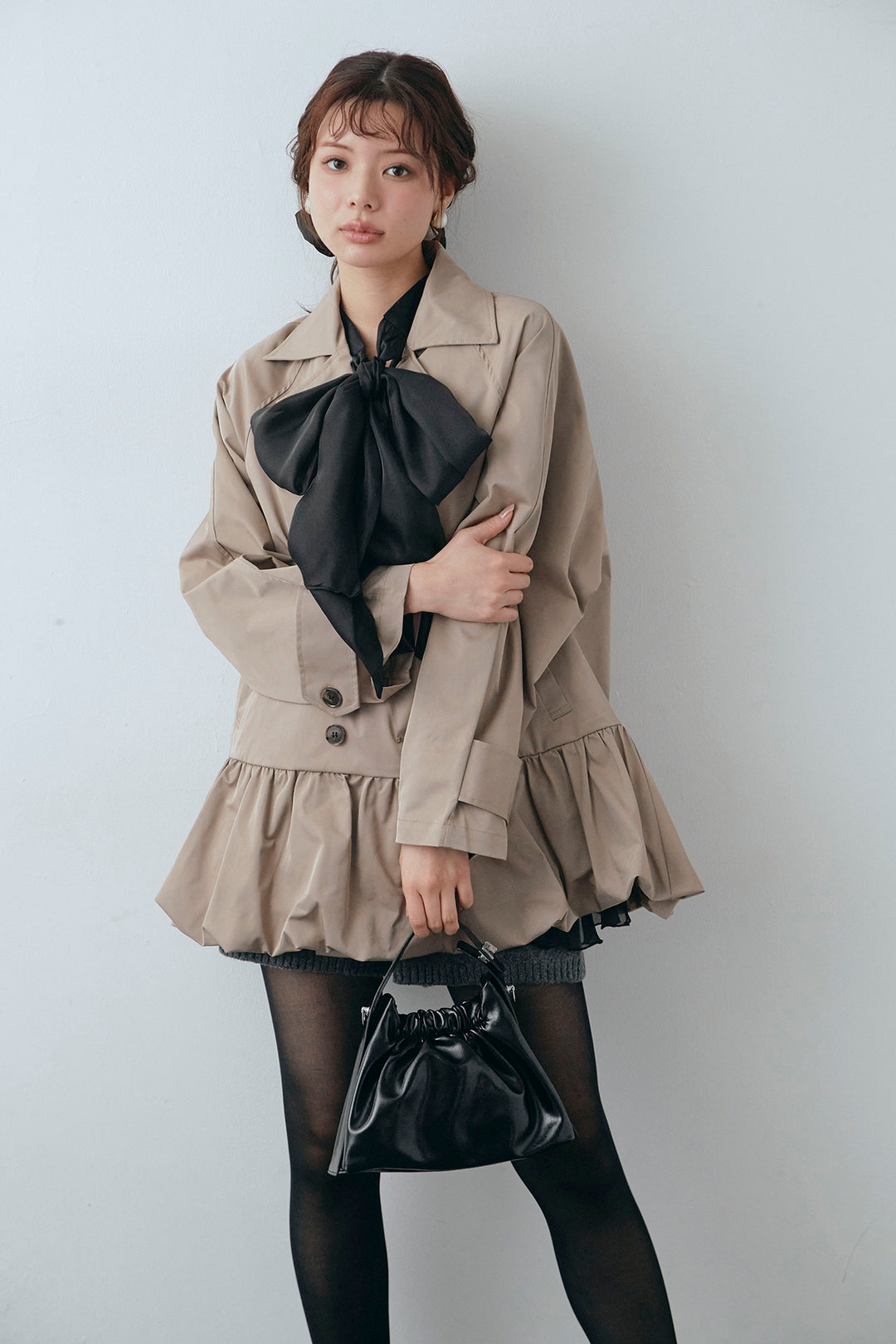 [予約/SET]フロントBIGリボンティアードエアリーチュニック+バルーンヘムミディ丈トレンチコート+メランジニットショートパンツ(3set)