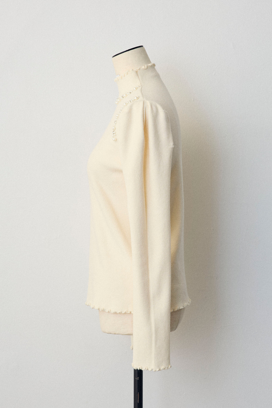 [予約]ネックショルダーパールポイントニット