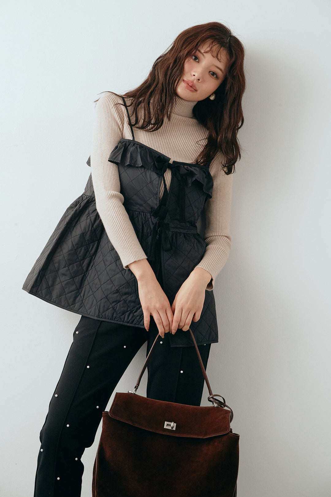 [予約/SET]ベーシックリブタートルニット+ダイヤキルトキャミビスチェ+センターシームランダムパールパンツ(3set)