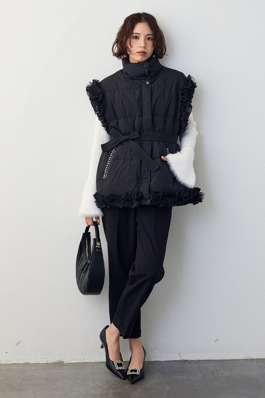 [予約/SET]フェザー切替スリーブフレアニット+フリルチュールスリーブ美ラインベスト+ウォームセンタープレス美ラインテーパードパンツ(3set)