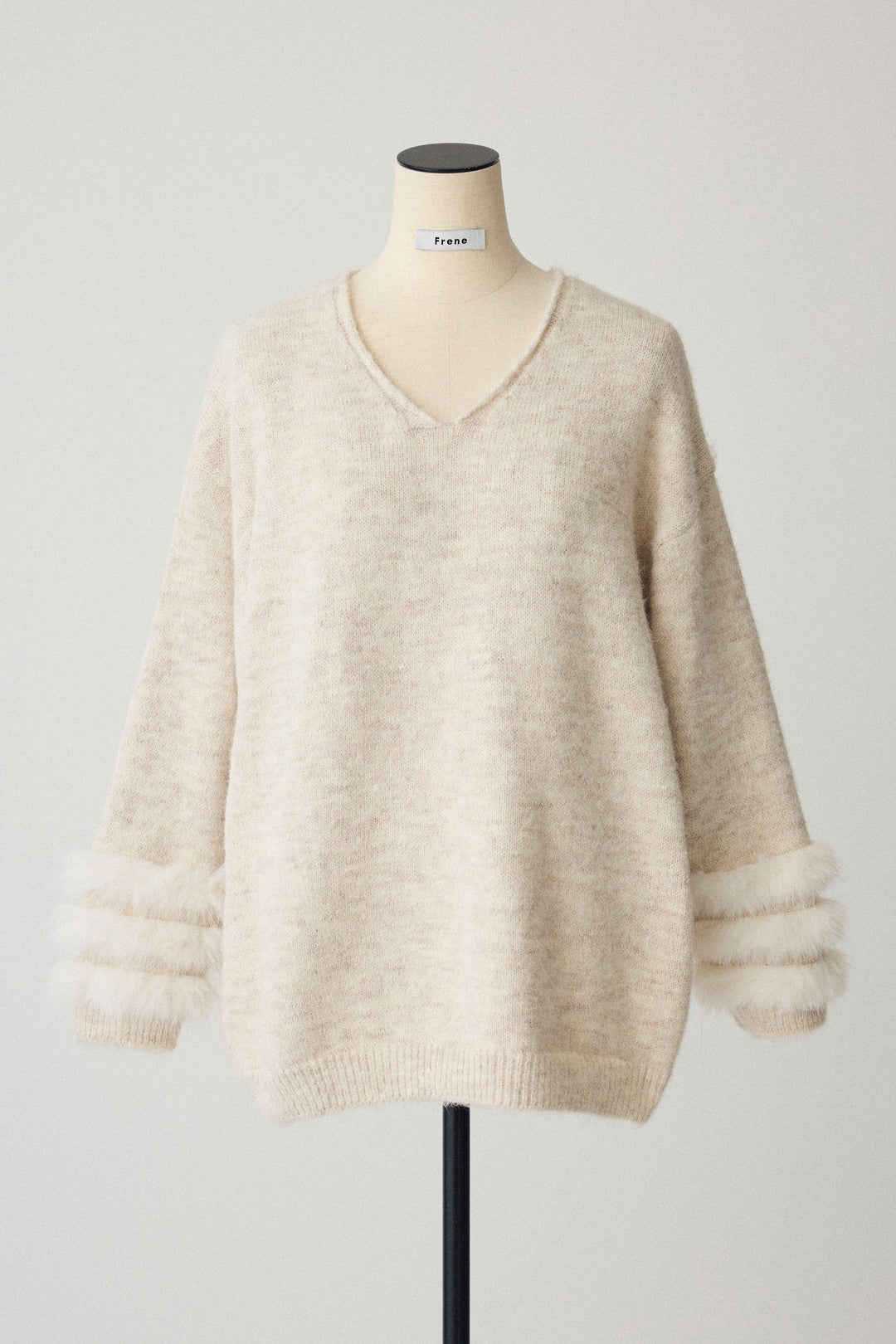 [予約]マフラー付きファーラインデザインニットカーデ