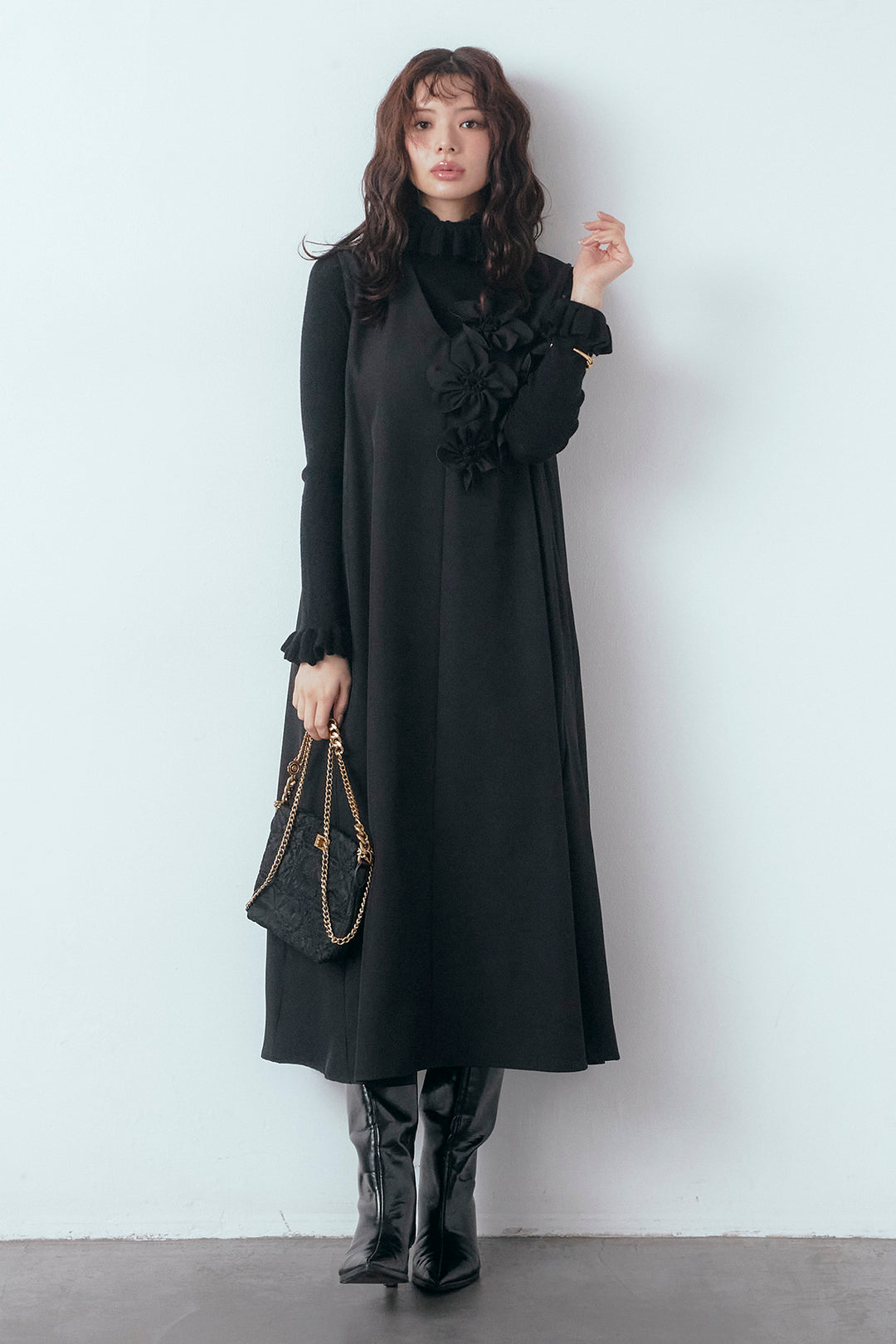 [予約]アシメフラワーモチーフVネックワンピース