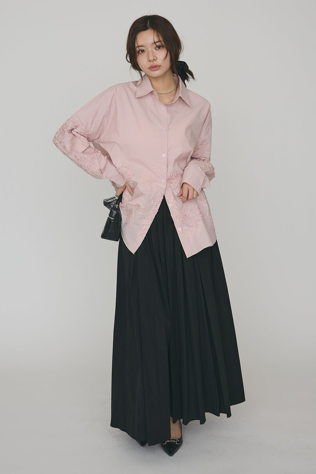 [予約/SET]フラワー刺繍モチーフオーバーシャツ+ギャザーフレア綿タッチスカート(2set)