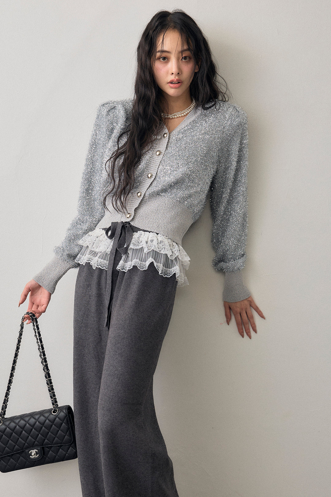 [予約]コンシャスショルダーシャイニーニットカーデ