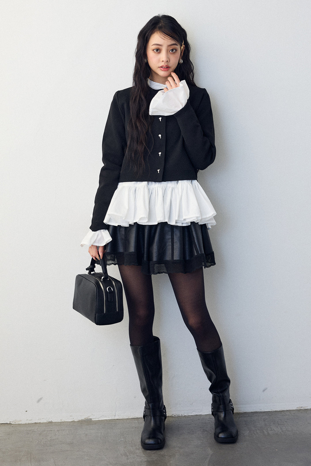 [予約/SET]フリルヘムスリーブブラウス+メタルボタンベーシックカーデ+レザーライクフレアショートパンツ(3set)