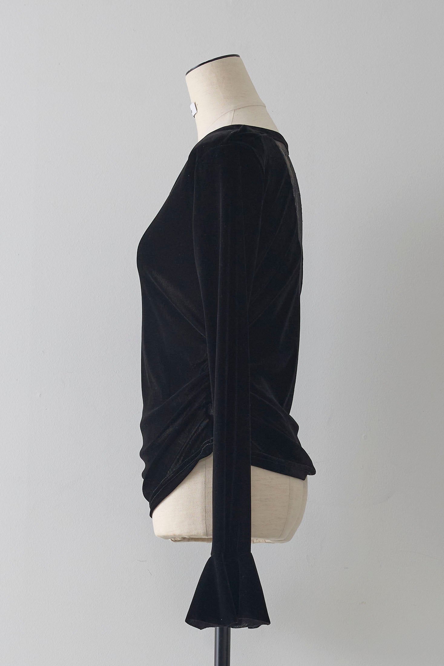 予約]バックレースベロアトップス – Frene