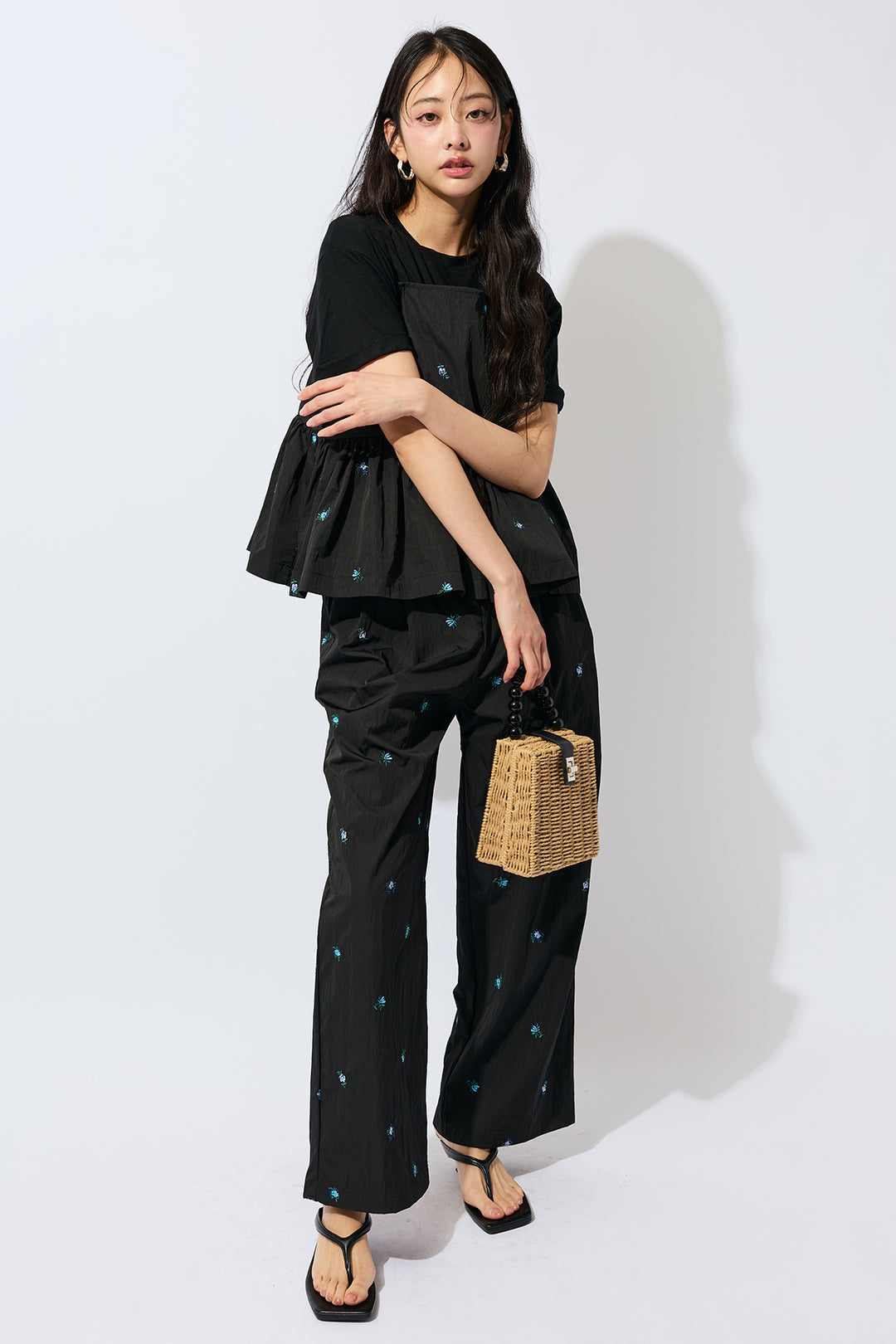 [予約/SET]ベーシック美ラインTシャツ+フラワー刺繍タフタキャミトップス+フラワー刺繍タフタストレートパンツ(3set)