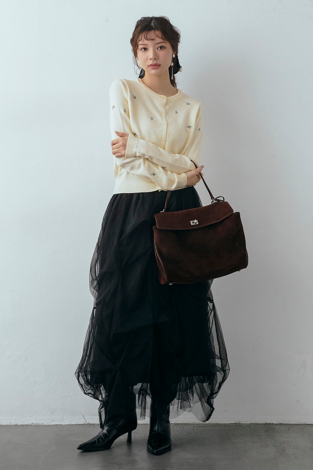 [予約/SET]ニュアンスフラワー刺繍クロップドニットカーデ+マルチパターンタックチュールスカート(2set)