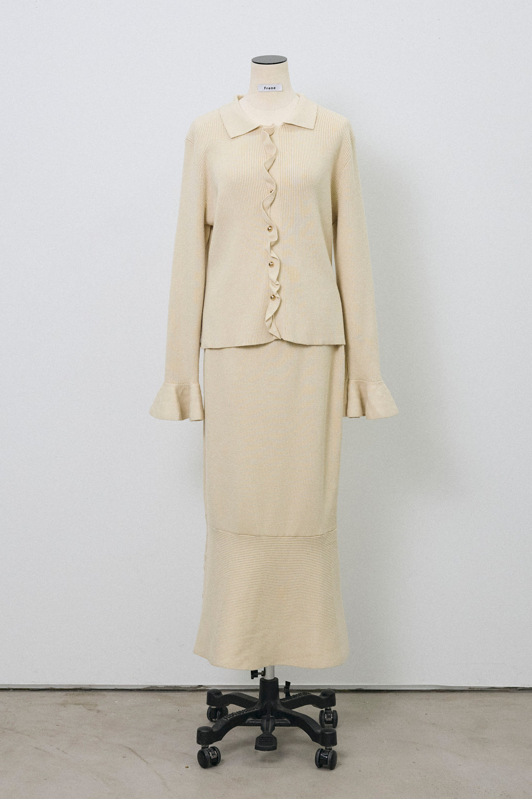 [予約]フロントラッフルデザインニットセットアップ