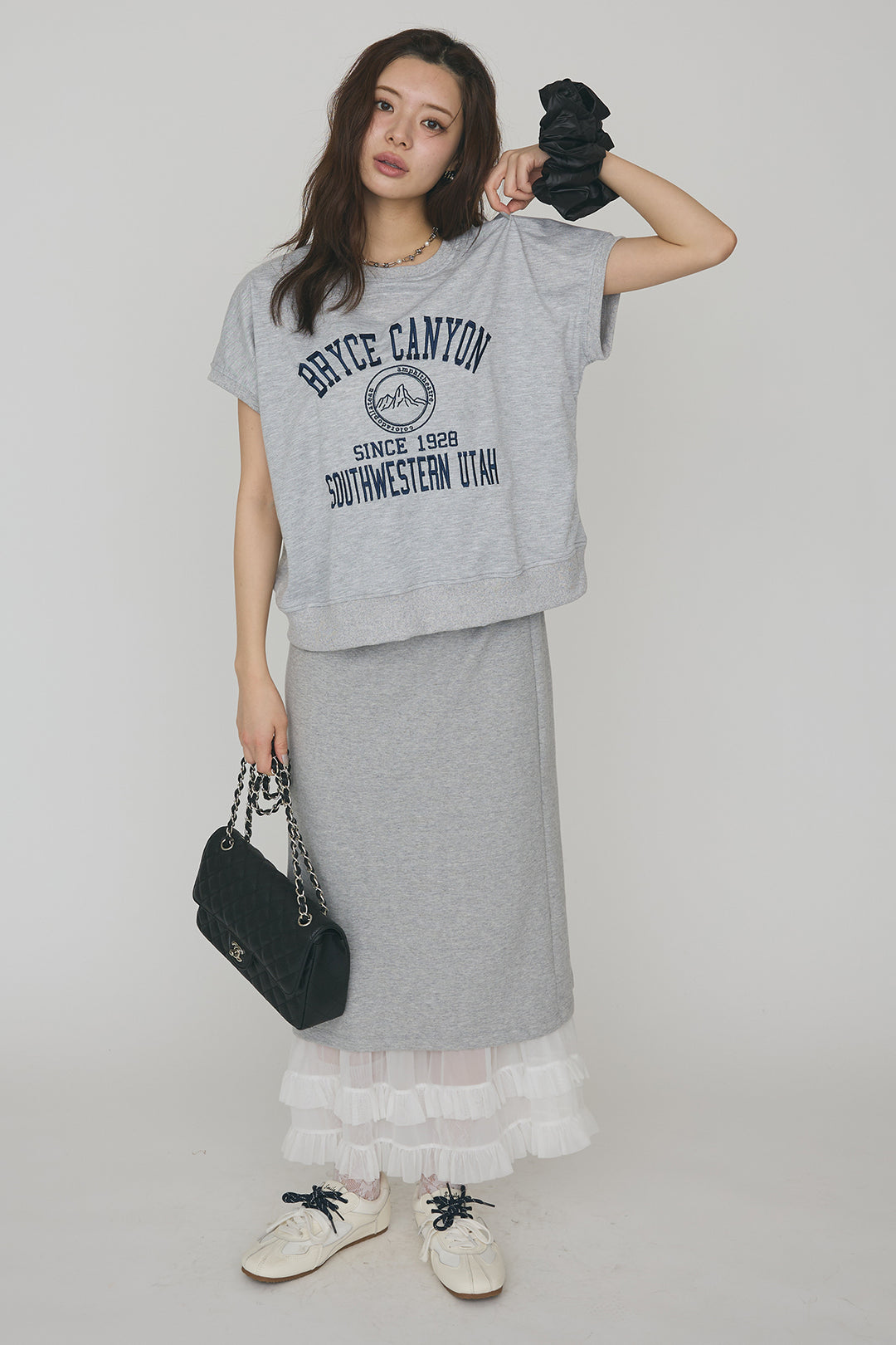 [予約/SET]ロゴ刺繍デザインリブカットT+フリルヘムスウェットスリットスカート(2set)