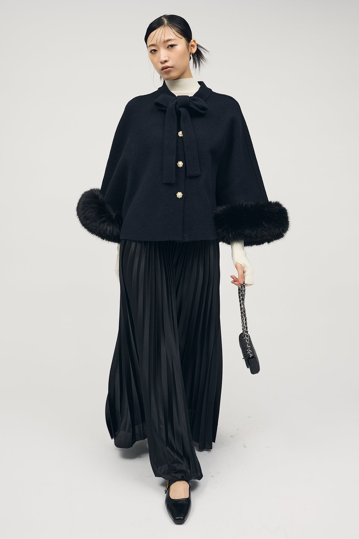 予約/SET]ファーカフスリボンポンチョコート+シャイニープリーツサテン