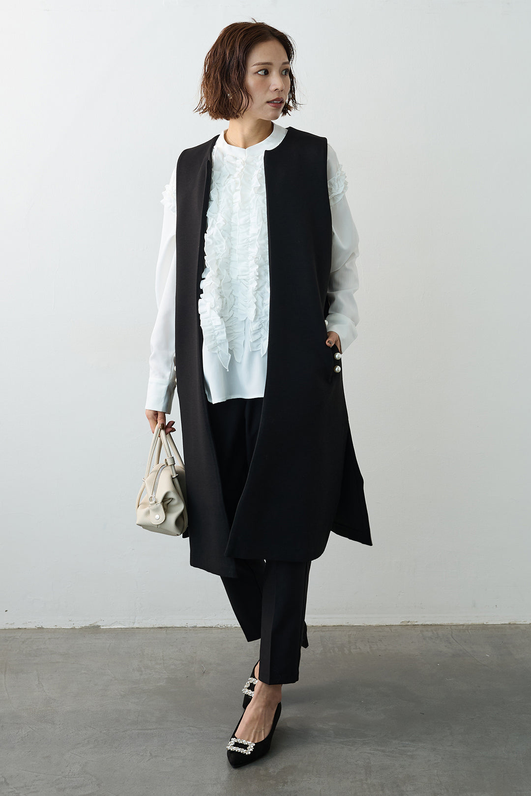 [予約/SET]Iラインフリルホイップブラウス+ポケットパール付きボンディングロングベスト+タックテーパードパンツ(3set)