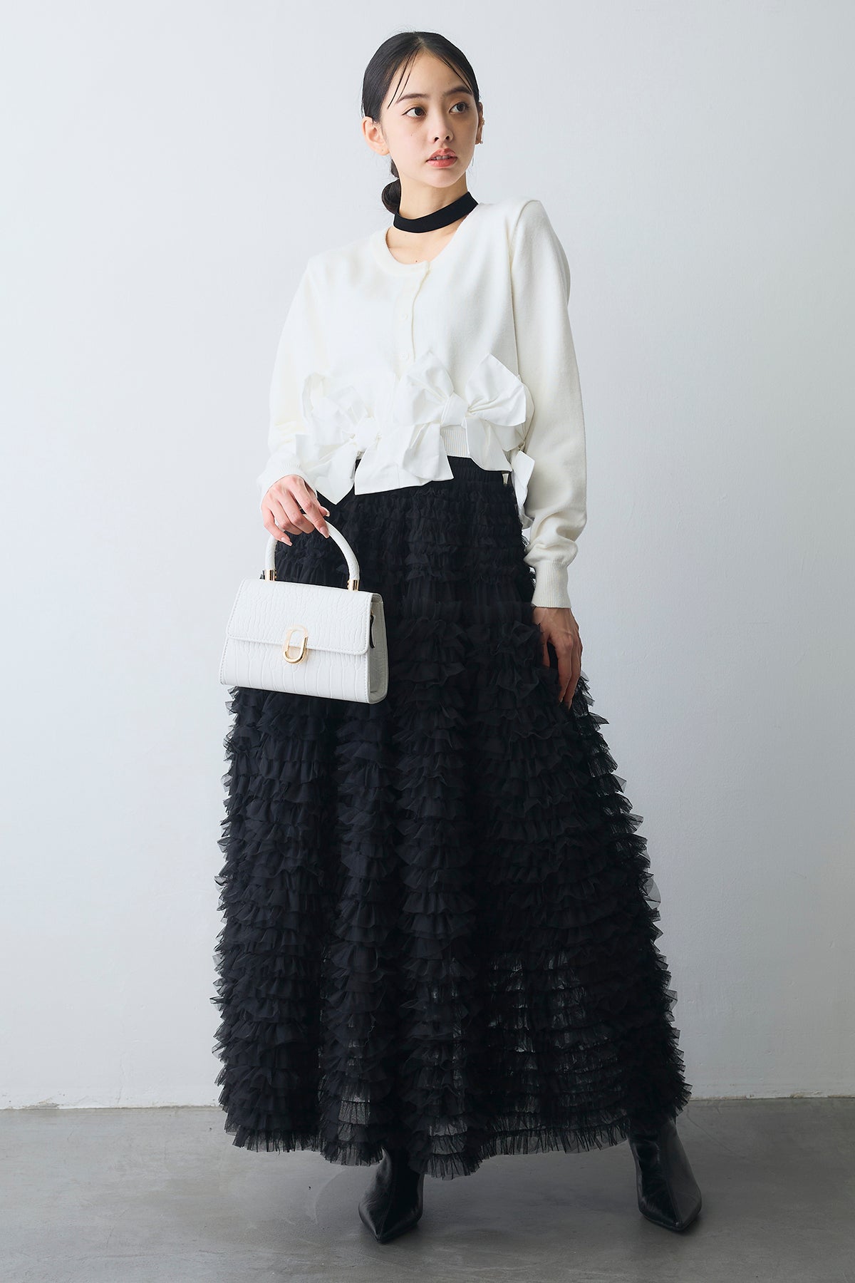 予約]ヘムリボンデザインショートカーデ – Frene