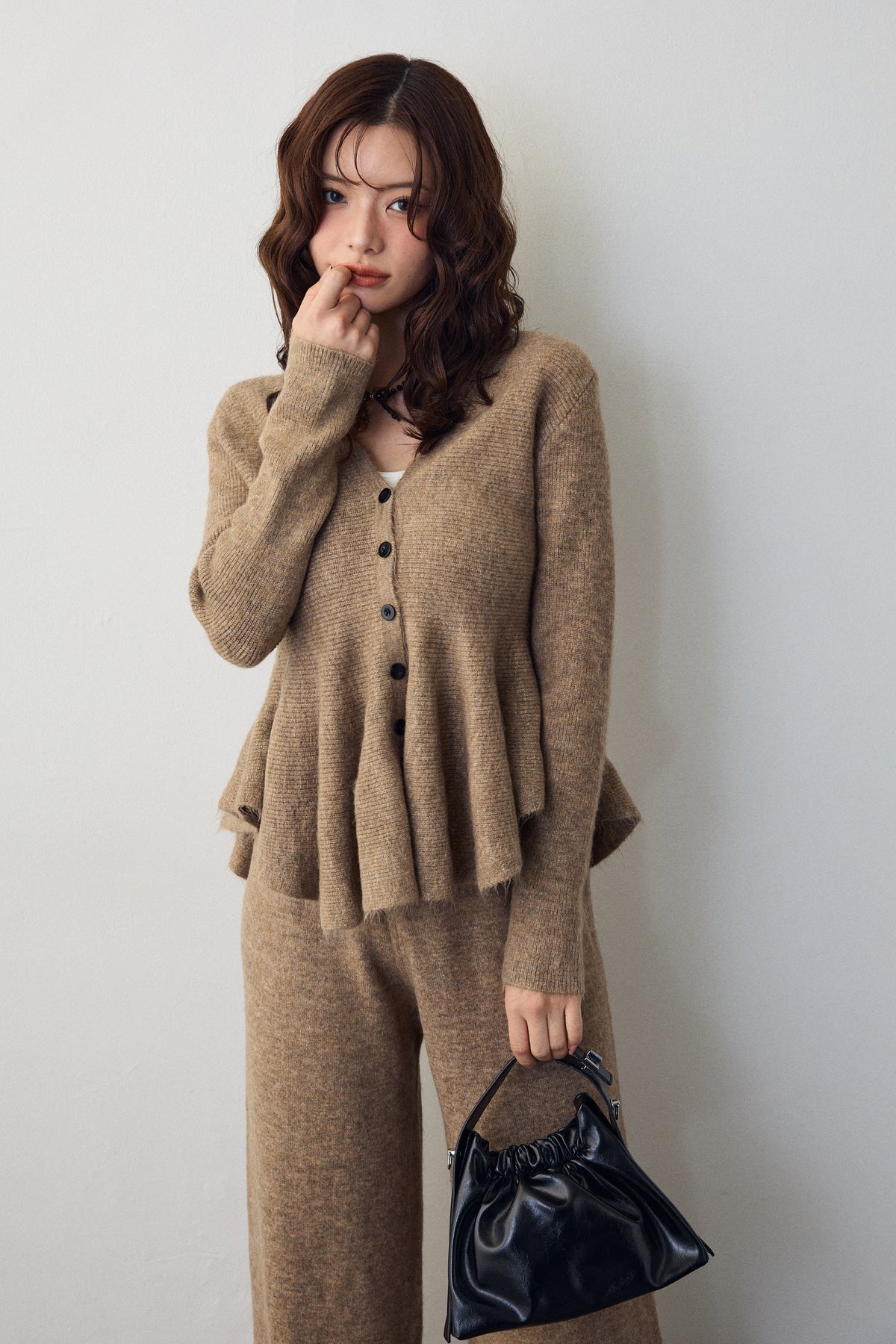 予約]美ラインペプラムニットセットアップ – Frene