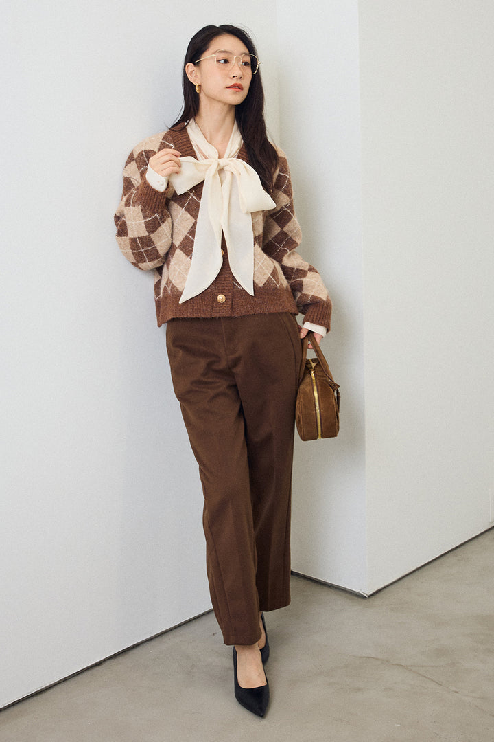 [予約/SET]前後2wayリボンシアーブラウス+アーガイル柄ゴールドボタンニットカーデ+ウォームセンタープレス美ラインテーパードパンツ(3set)