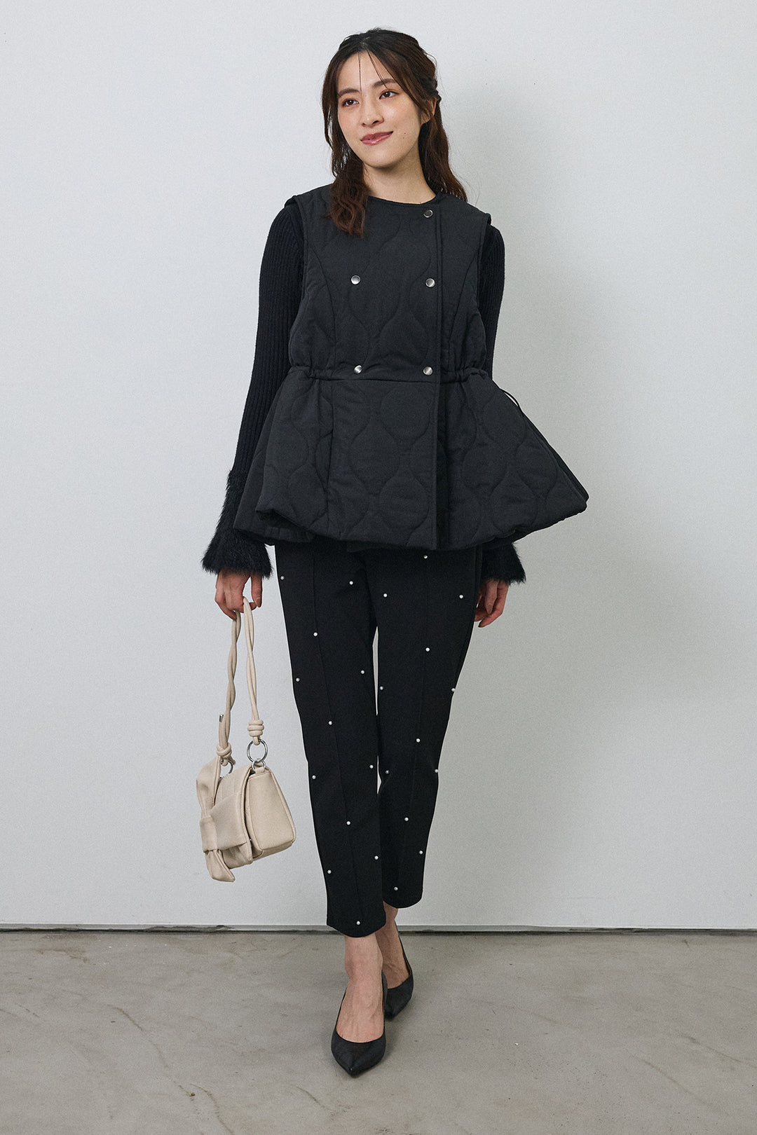 [予約/SET]フェザー切替スリーブフレアニット+キルティングフレアシルエットベスト+センターシームランダムパールパンツ(3set)