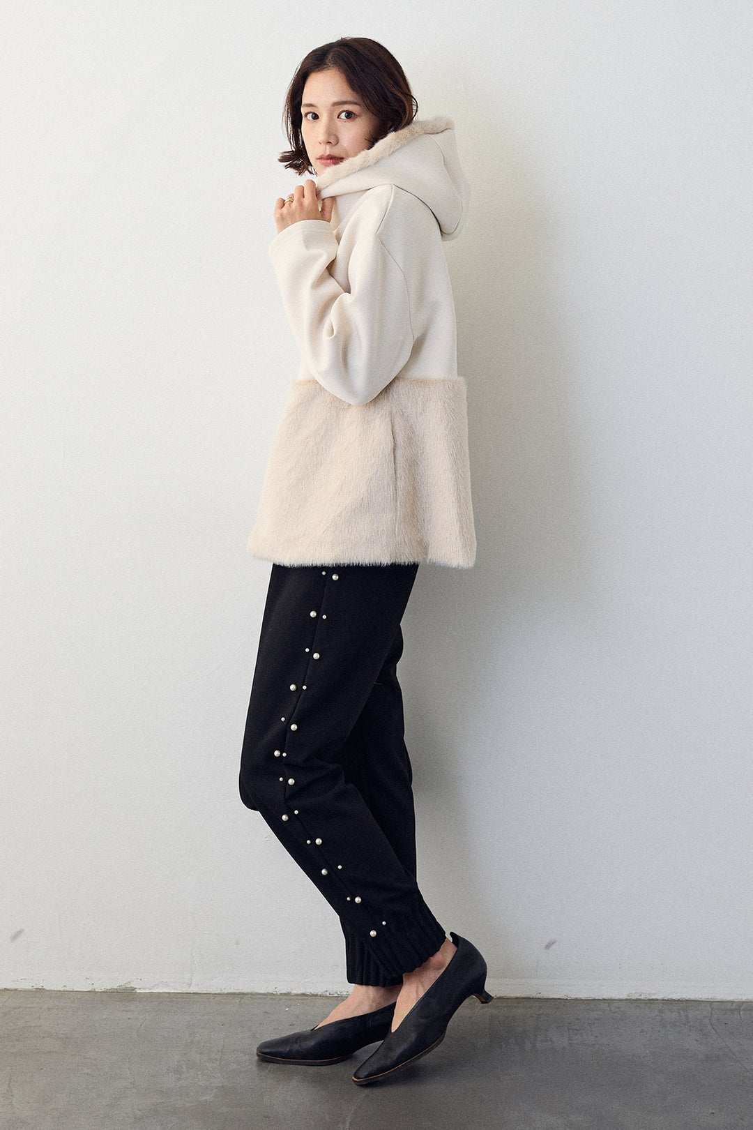 [予約/SET]ボンディングファーフーディー異素材ジャケット+サイドパール裾タックジョガーパンツ(2set)