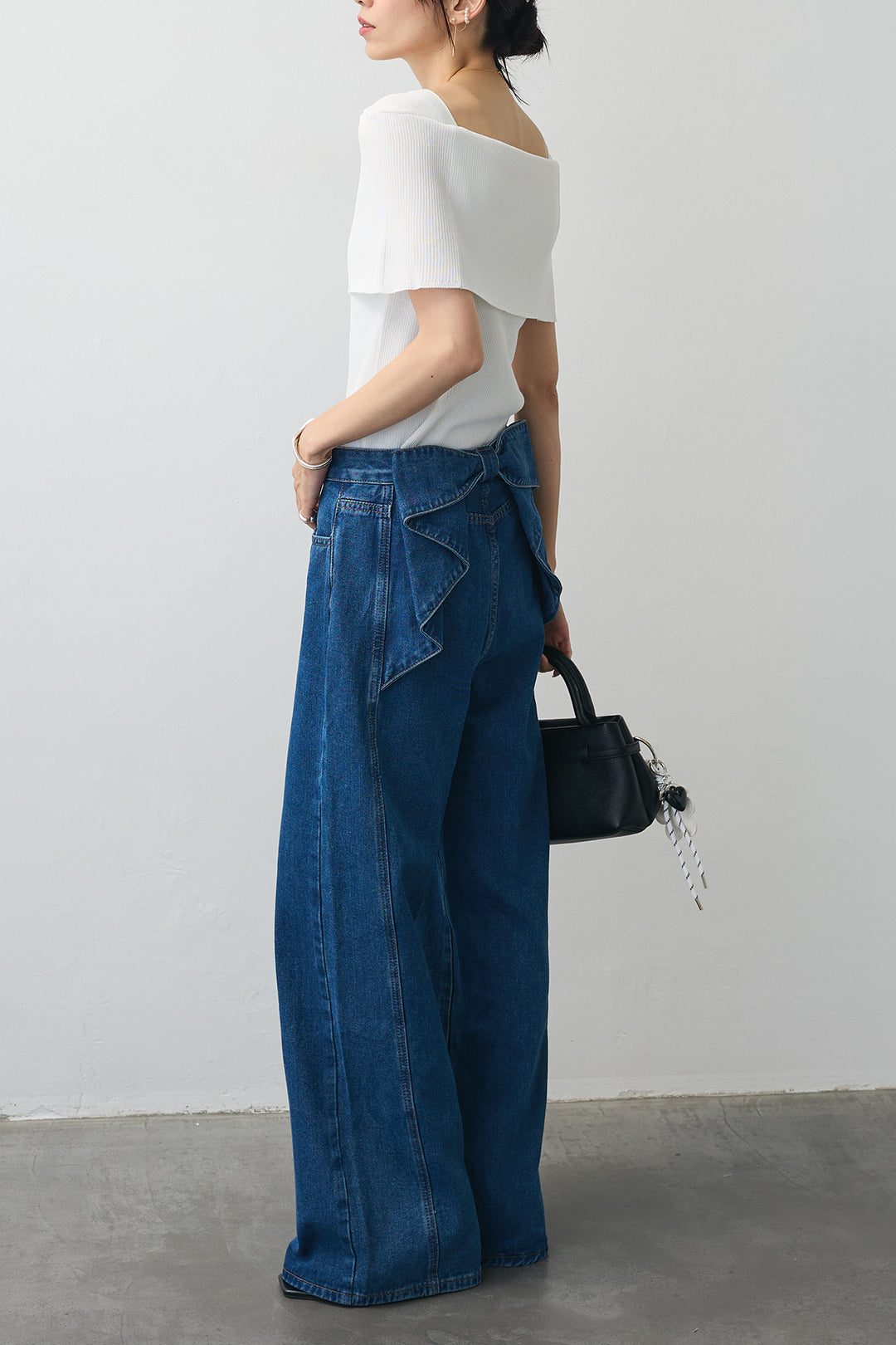 [予約/SET]ショルダーリブオフショルニット+アシメフリルティアードデザインTシャツ+バックリボンデザインデニムパンツ(3set)