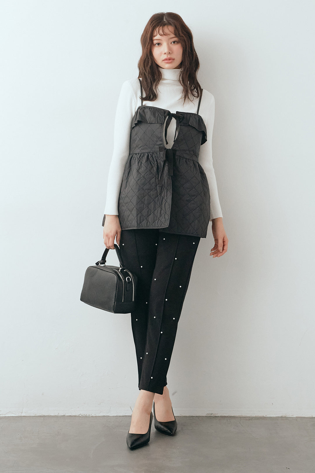 [予約/SET]ベーシックリブタートルニット+ダイヤキルトキャミビスチェ+センターシームランダムパールパンツ(3set)