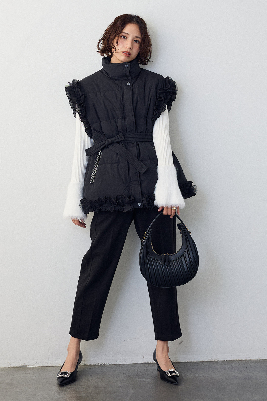 [予約/SET]フェザー切替スリーブフレアニット+フリルチュールスリーブ美ラインベスト+ウォームセンタープレス美ラインテーパードパンツ(3set)