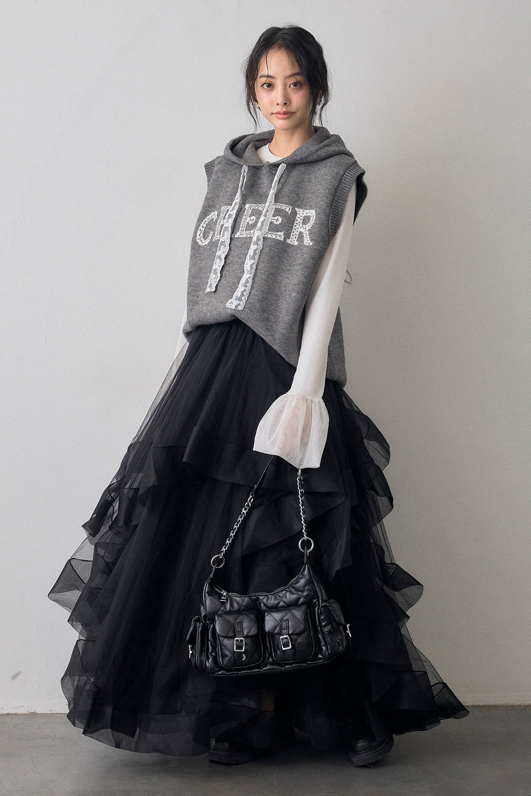 [予約/SET]レースリボンロゴフードスリーブレスニット+ランダムフリルティアードボリュームスカート(2set)