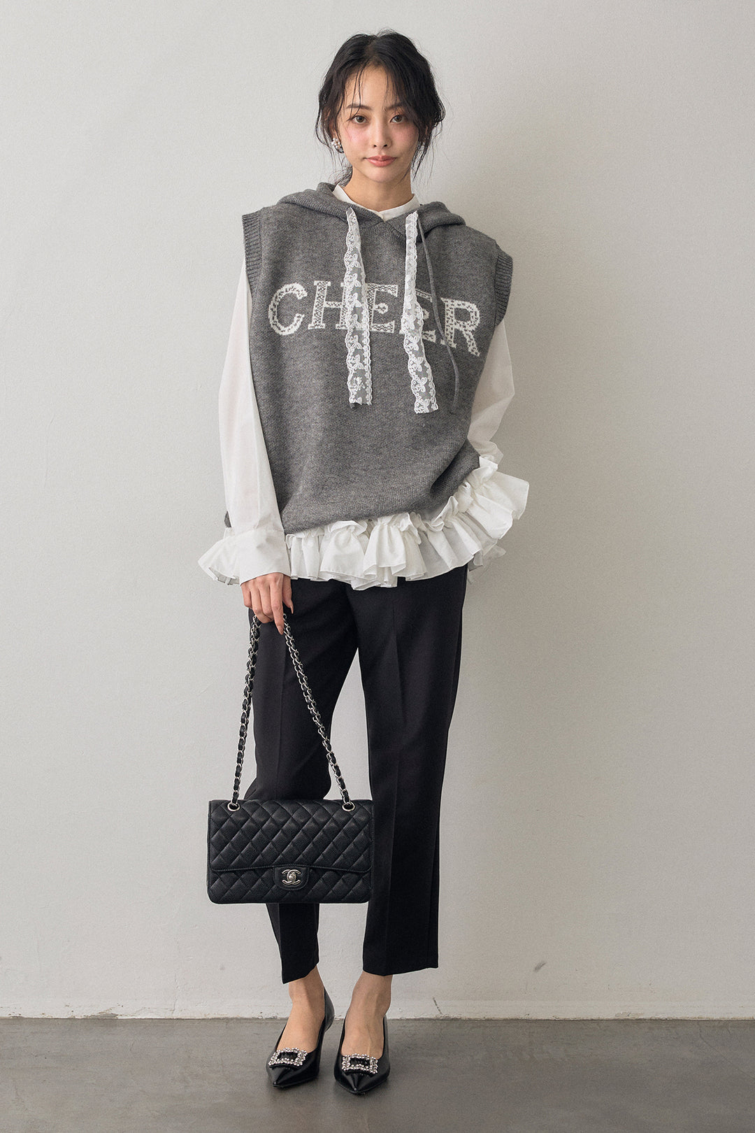 [予約/SET]パネルフレアヘムシャツ+レースリボンロゴフードスリーブレスニット+タックテーパードパンツ(3set)