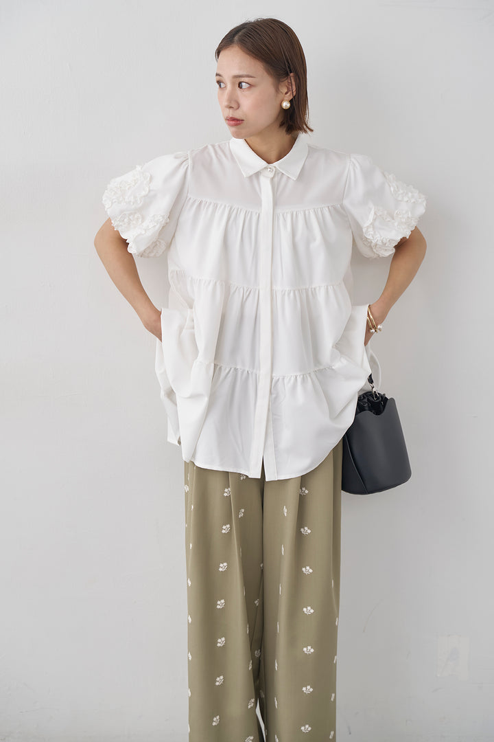 [予約/SET]フリルウェーブスリーブティアードブラウス+フラワー刺繍ツイルストレートパンツ(2set)